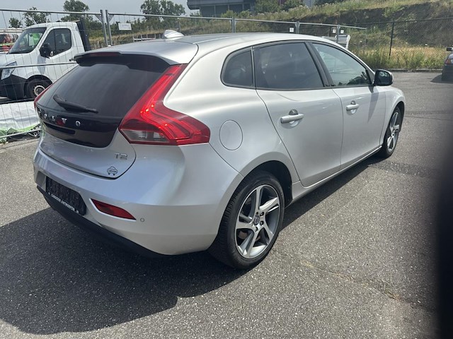 Volvo v40 2.0 t2 eco kinetic 122, 2016 - afbeelding 31 van  35