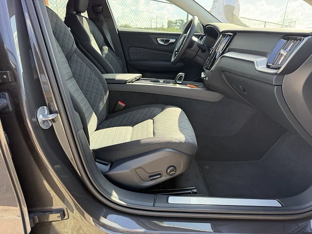 Volvo v60, 2025 - afbeelding 25 van  35