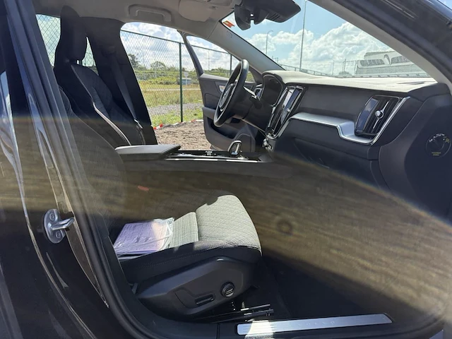 Volvo v60, 2025 - afbeelding 25 van  36