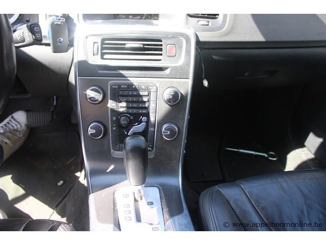 Volvo v60, yv1fw88a0c1065467, 1e insch 11/04/2012, 256783km, 120kw, 1984cm³, diesel, automaat, break/stationwagen, euro 5, mtm 2200kg, tarra 1731kg, 2 sleutels, keuring tot 26/11/2023, inschrijvingsbewijs deel i en ii en gelijkvormigheidsattest - afbeelding 4 van  22