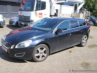 Volvo v60, yv1fw88a0c1065467, 1e insch 11/04/2012, 256783km, 120kw, 1984cm³, diesel, automaat, break/stationwagen, euro 5, mtm 2200kg, tarra 1731kg, 2 sleutels, keuring tot 26/11/2023, inschrijvingsbewijs deel i en ii en gelijkvormigheidsattest - afbeelding 1 van  22