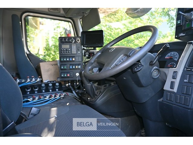 Volvo veegmachine/vrachtwagen - afbeelding 9 van  18
