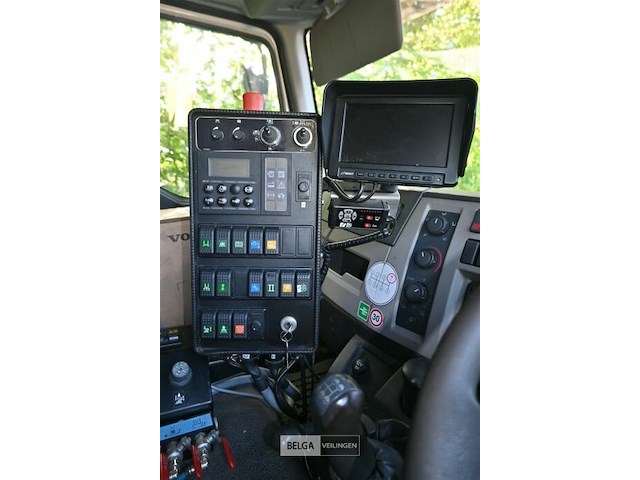 Volvo veegmachine/vrachtwagen - afbeelding 10 van  18