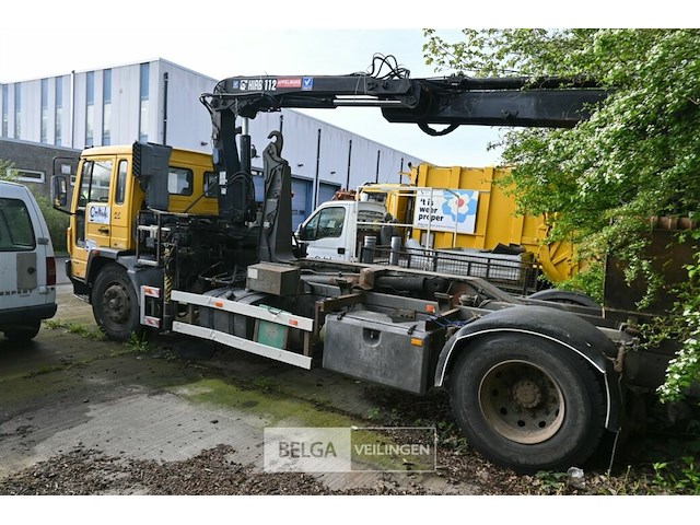 Volvo vrachtwagen met containersysteem en laadkraan hiab - afbeelding 11 van  25