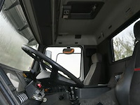 Volvo vrachtwagen met containersysteem en laadkraan - afbeelding 25 van  26