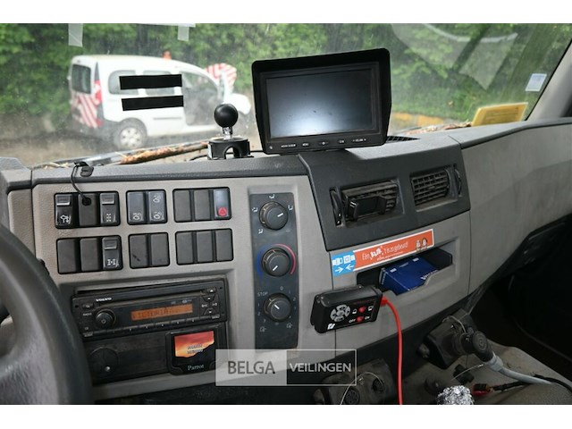 Volvo vrachtwagen met containersysteem - afbeelding 2 van  26