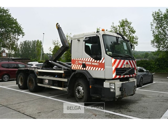 Volvo vrachtwagen met containersysteem - afbeelding 1 van  26