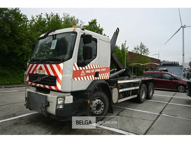 Volvo vrachtwagen met containersysteem - afbeelding 17 van  26
