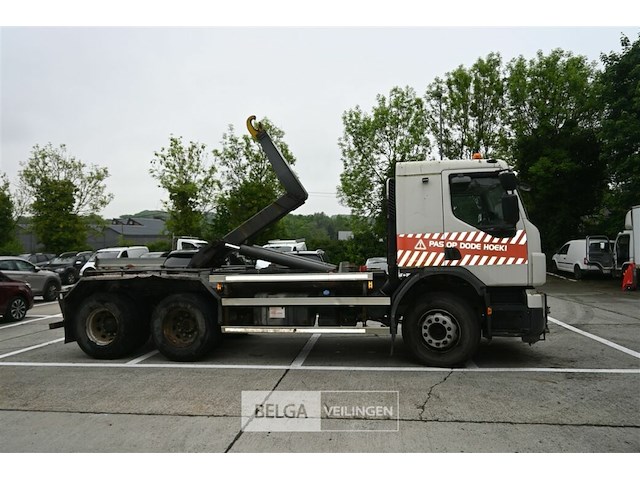 Volvo vrachtwagen met containersysteem - afbeelding 12 van  26