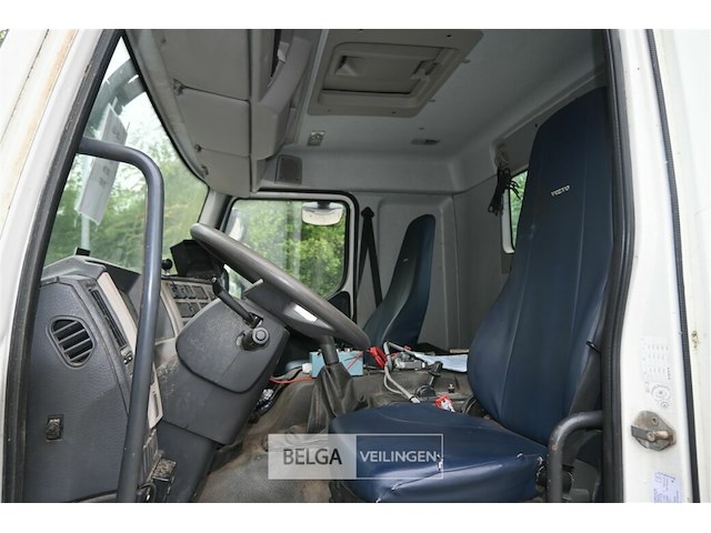 Volvo vrachtwagen met containersysteem - afbeelding 25 van  26