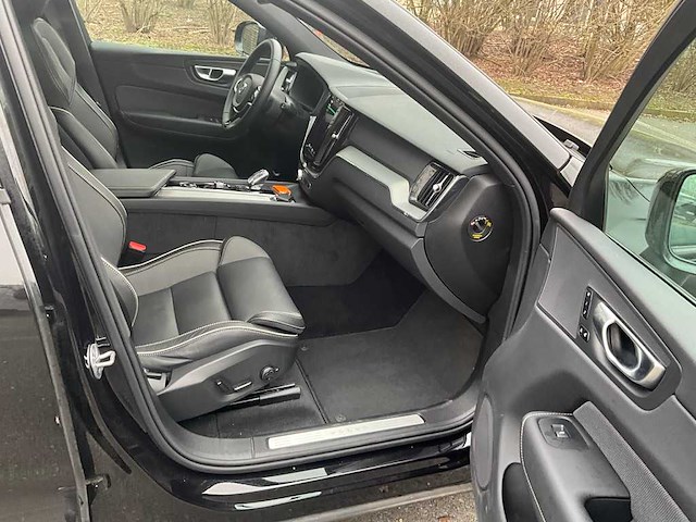 Volvo xc60 t6 - 2025 - afbeelding 8 van  29