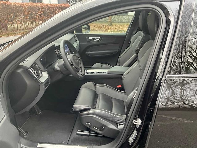 Volvo xc60 t6 - 2025 - afbeelding 3 van  12
