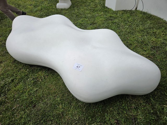 Vondom lava bench in kunststof - afbeelding 1 van  3