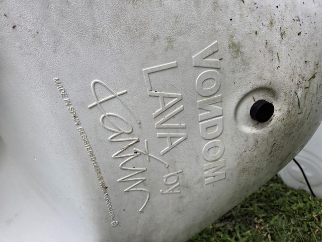 Vondom lava bench in kunststof - afbeelding 3 van  3