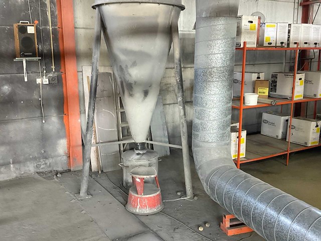 Voorbehandelings- en poedercoatinginstallatie - afbeelding 2 van  17