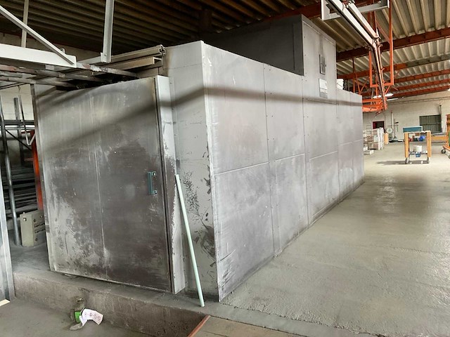 Voorbehandelings- en poedercoatinginstallatie - afbeelding 4 van  17