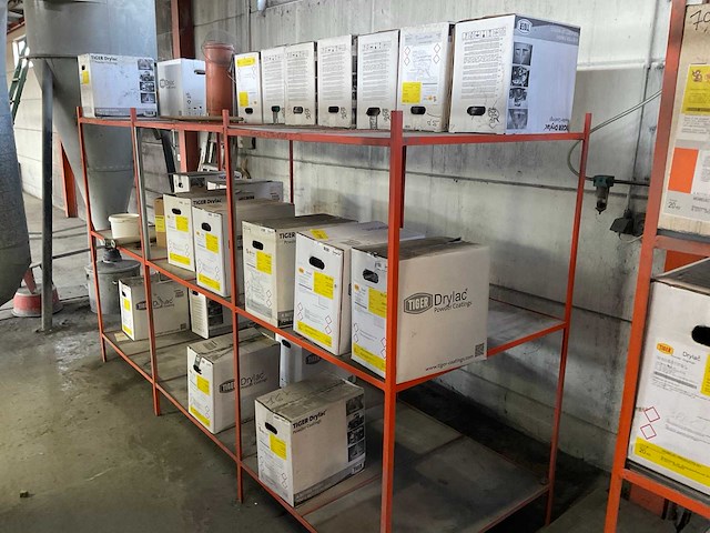Voorbehandelings- en poedercoatinginstallatie - afbeelding 13 van  17