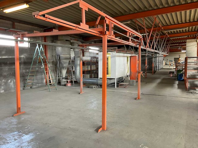 Voorbehandelings- en poedercoatinginstallatie - afbeelding 15 van  17