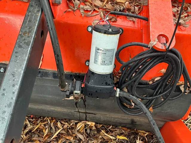 Voorladers en accessoires voor hydraulische laders / vegers - afbeelding 11 van  14