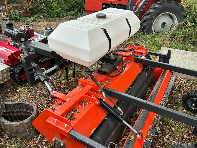 Voorladers en accessoires voor hydraulische laders / vegers - afbeelding 12 van  14