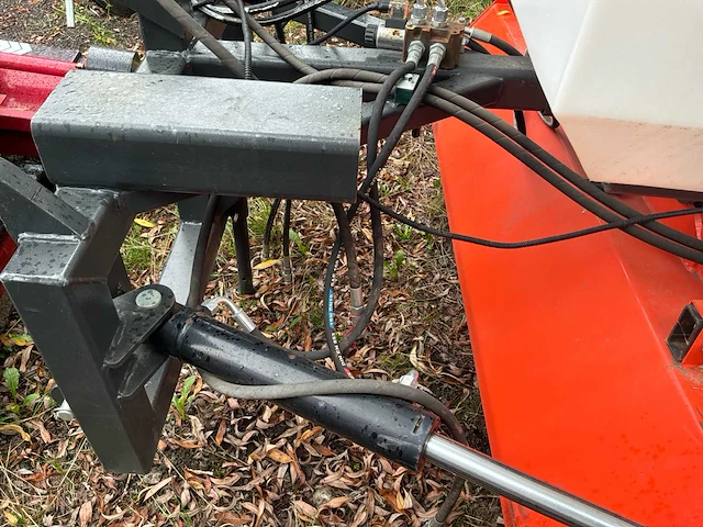 Voorladers en accessoires voor hydraulische laders / vegers - afbeelding 3 van  14