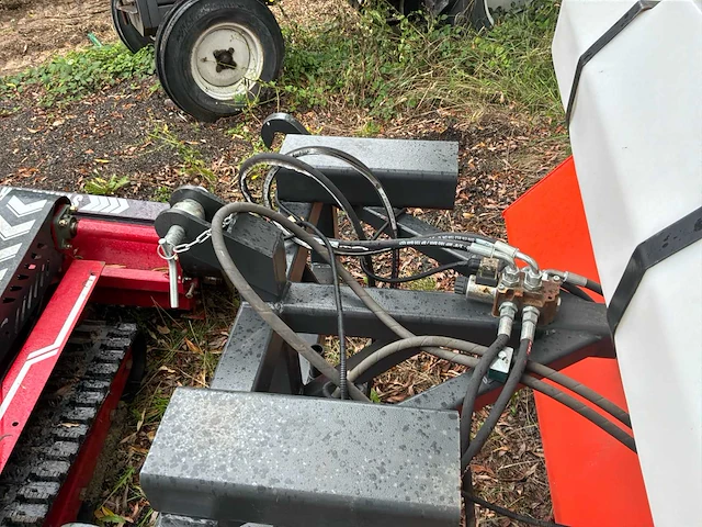 Voorladers en accessoires voor hydraulische laders / vegers - afbeelding 4 van  14