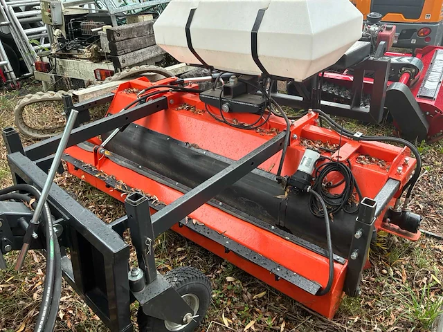 Voorladers en accessoires voor hydraulische laders / vegers - afbeelding 10 van  14