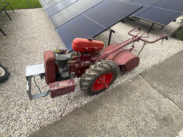 Voormalige tweewielige tractor bernard motor tweewielige tractor - afbeelding 1 van  8