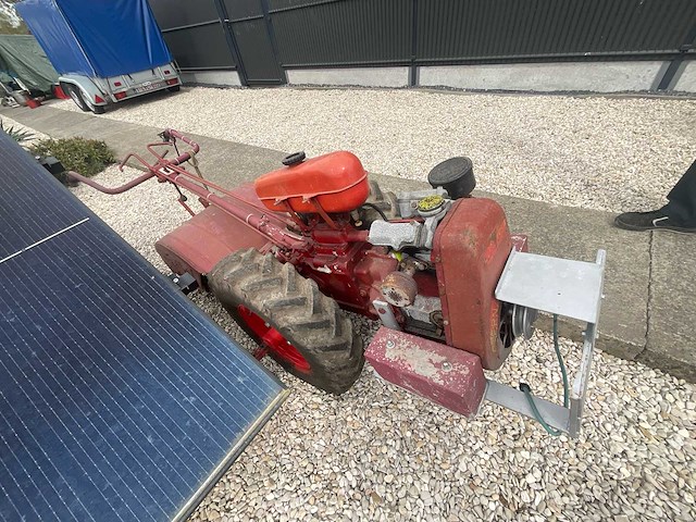Voormalige tweewielige tractor bernard motor tweewielige tractor - afbeelding 2 van  8