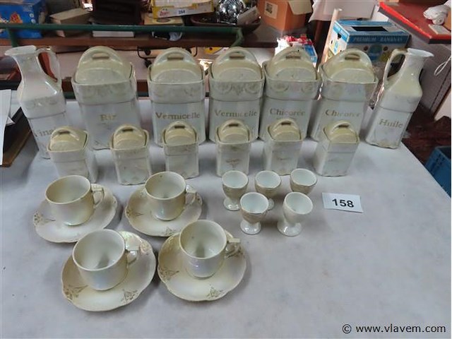 Voorraadpotten, tassen en eierdopjes - afbeelding 1 van  8