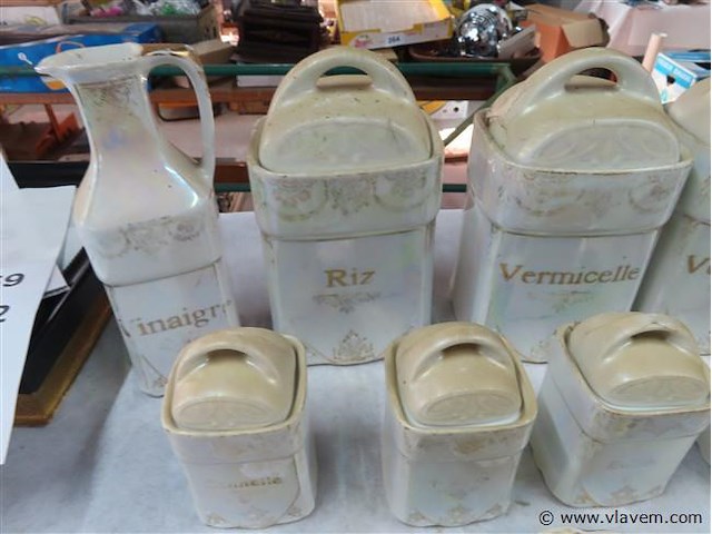 Voorraadpotten, tassen en eierdopjes - afbeelding 2 van  8