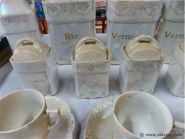 Voorraadpotten, tassen en eierdopjes - afbeelding 6 van  8