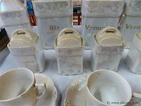 Voorraadpotten, tassen en eierdopjes - afbeelding 6 van  8