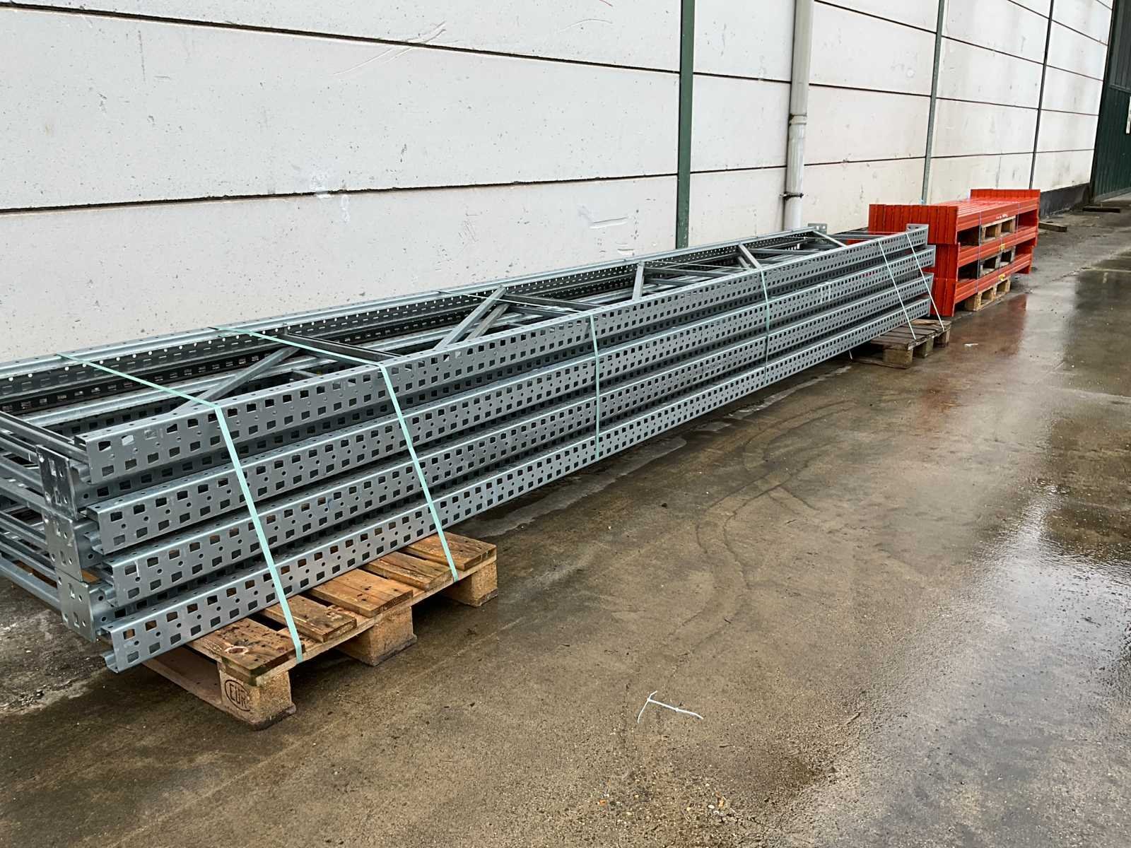 Vorkheftruck, aanhangwagens, kiepbakken, winkelkarren en pallets