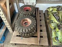 Vorkheftrucklepels en set banden - afbeelding 1 van  3