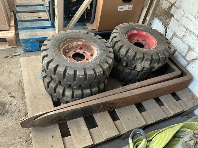 Vorkheftrucklepels en set banden - afbeelding 2 van  3