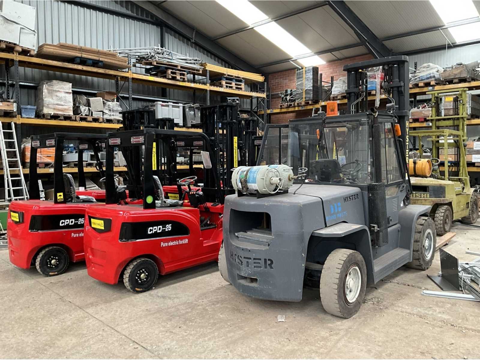 Vorkheftrucks, hoogwerker en intern transport