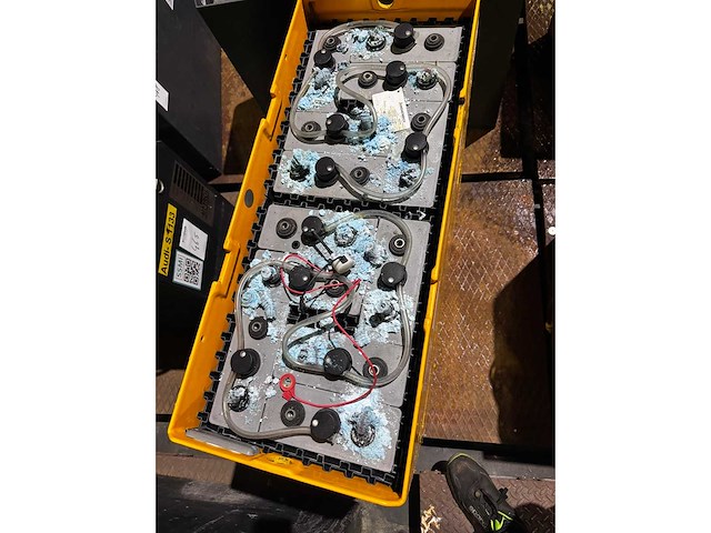 Vorktruck/e-truck accu nog steeds 24v 620ah - afbeelding 1 van  3