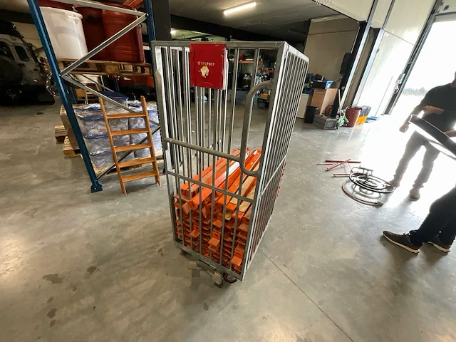 Vorm-, teken- en brootsmachine - afbeelding 5 van  6
