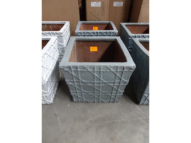 Vorstvrije terracotta bloembak - afbeelding 3 van  3