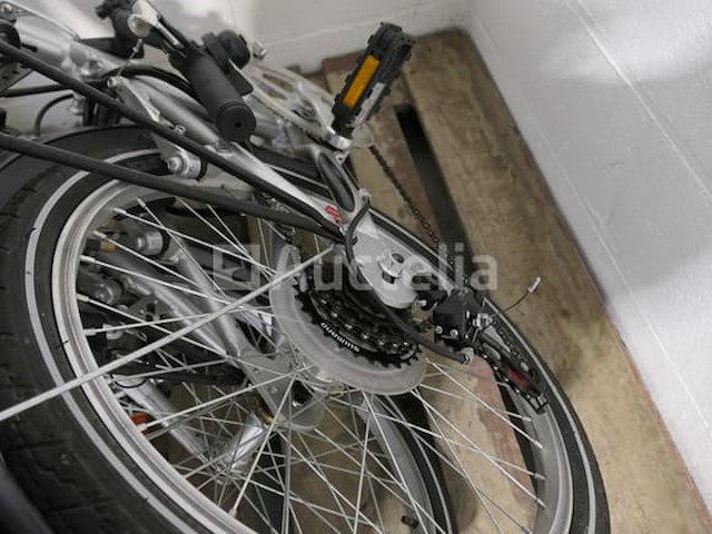 Vouwfiets, scooter, helm - afbeelding 6 van  8