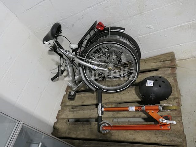 Vouwfiets, scooter, helm - afbeelding 7 van  8