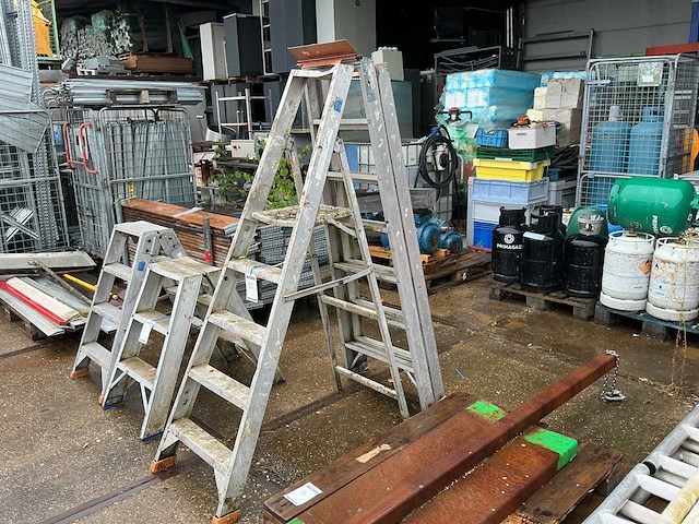 Vouwladder (2x) - afbeelding 1 van  2