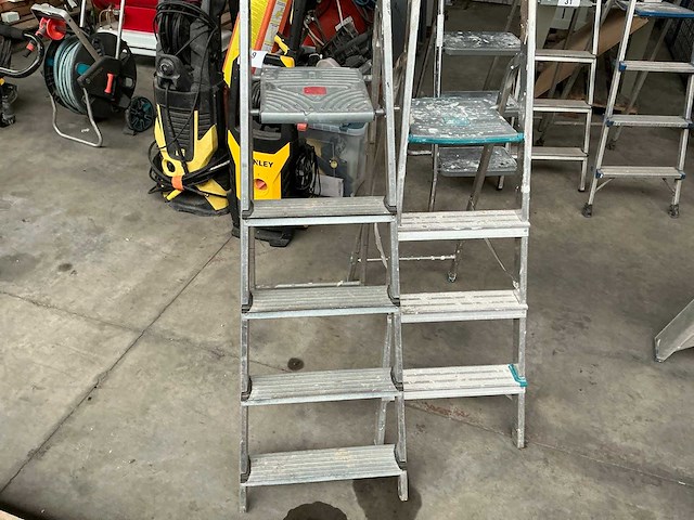 Vouwladder (2x) - afbeelding 1 van  3