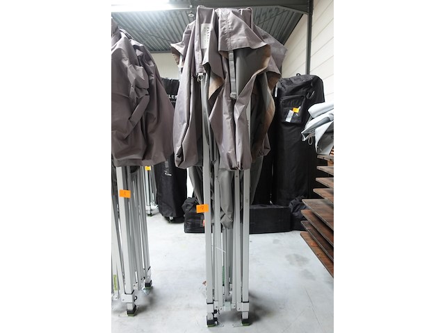 Vouwtent - afbeelding 1 van  4