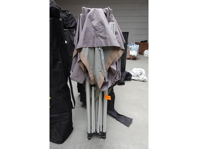 Vouwtent - afbeelding 1 van  3