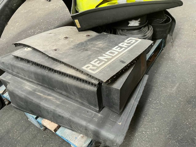 Vrachtwagen accessoires - afbeelding 2 van  7