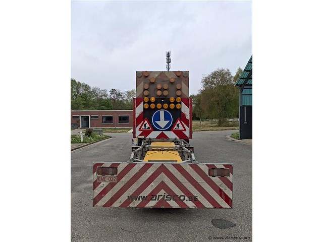 Vrachtwagen botsabsorbeerder - afbeelding 6 van  11