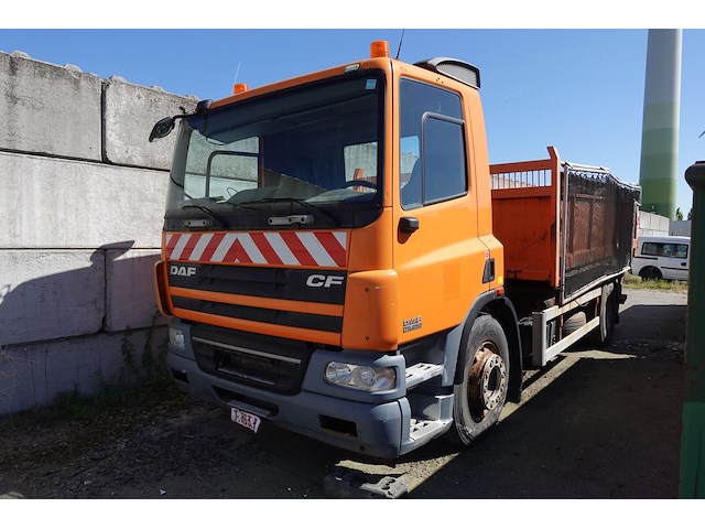 Vrachtwagen daf - afbeelding 1 van  12