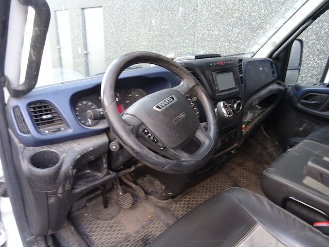 Vrachtwagen iveco daily - afbeelding 18 van  22